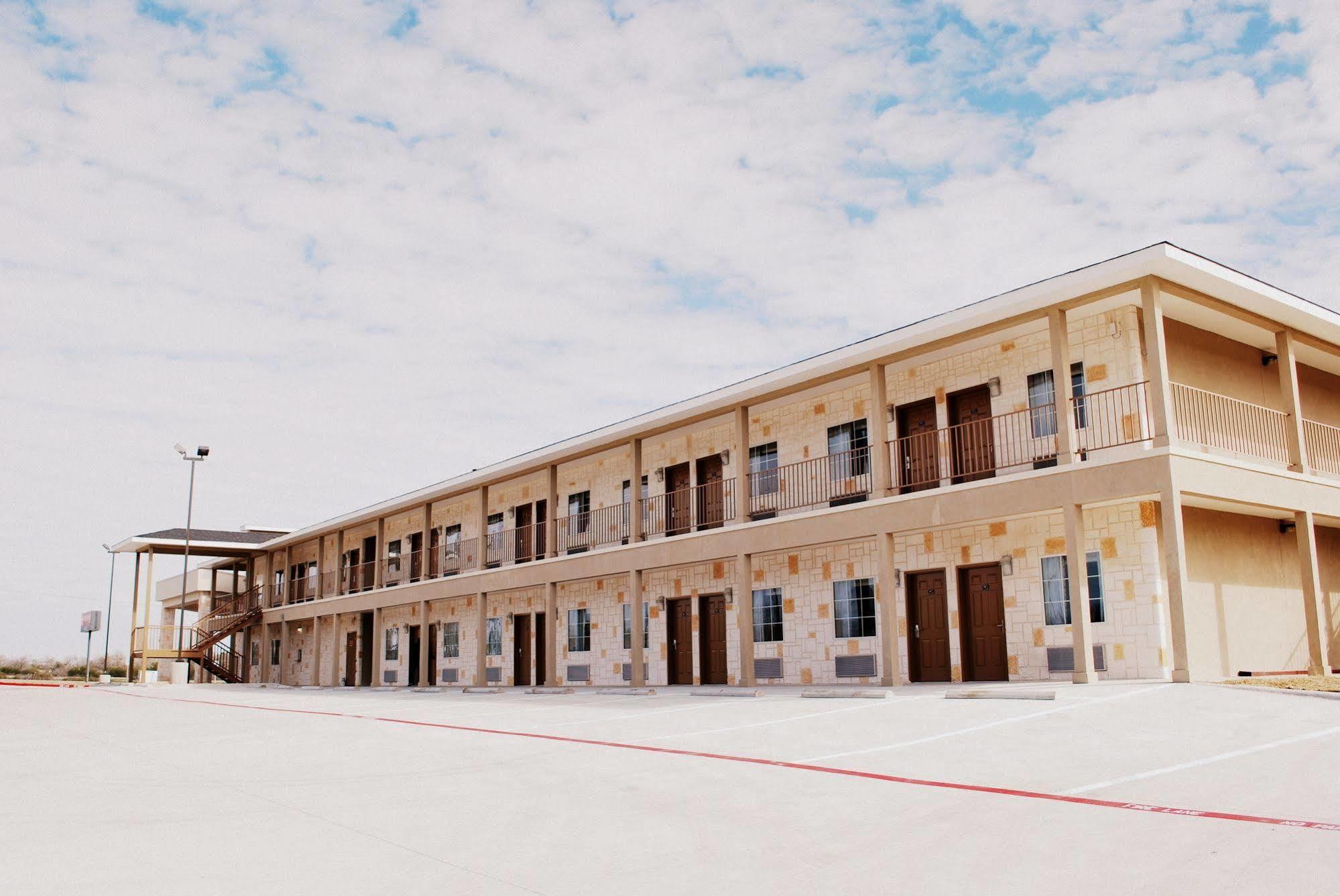 Westwood Inn By Oyo Gonzales Tx Exterior foto