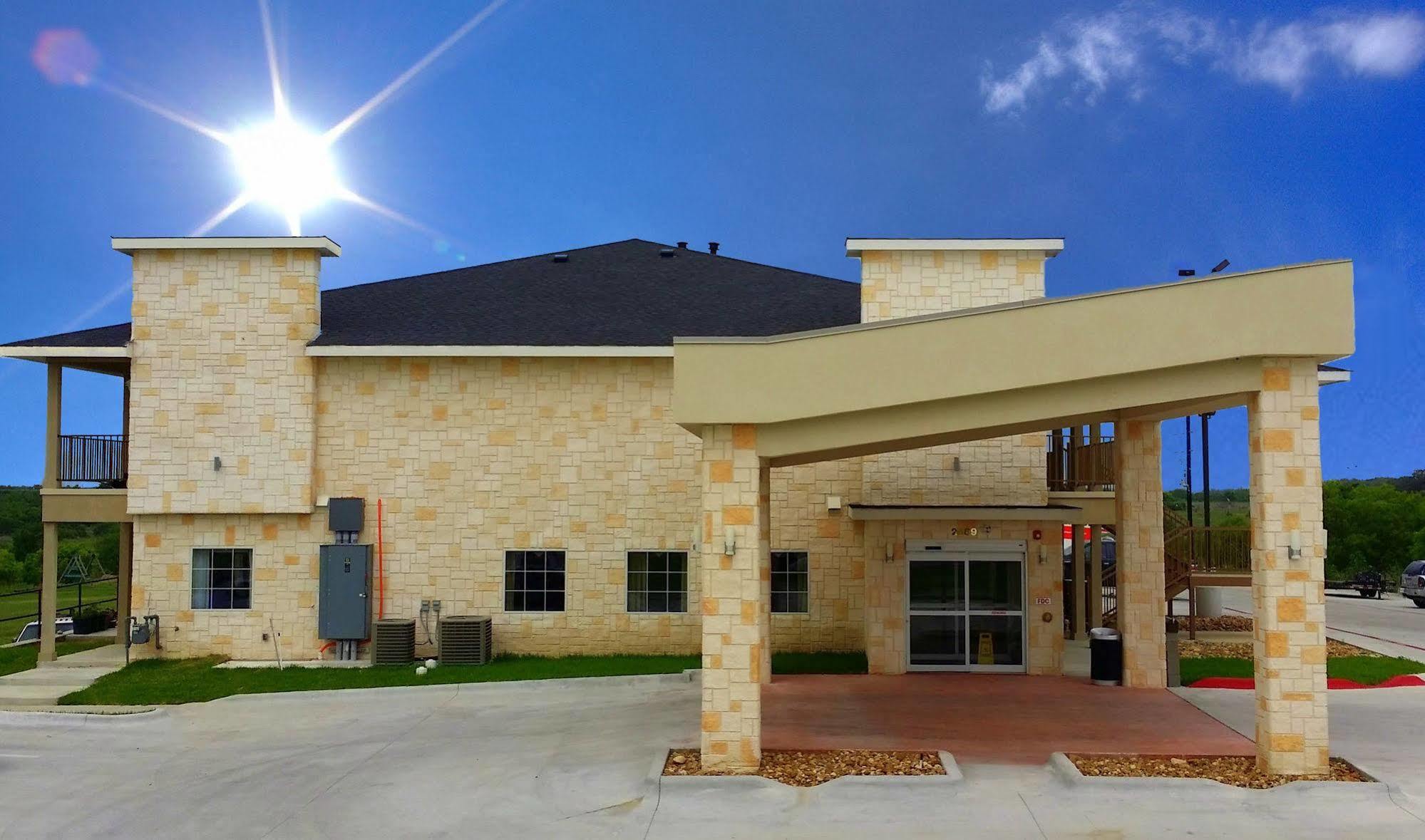 Westwood Inn By Oyo Gonzales Tx Exterior foto